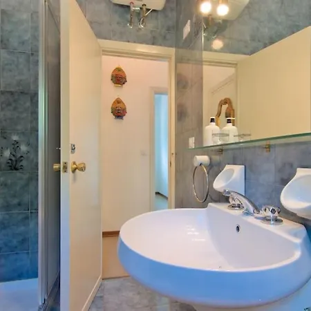 Lalla Al Pool - Access, Parking, Views * Padenghe sul Garda